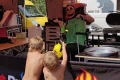 Kids also have a lot of fun - jokeing nearly the whole BBQ Community